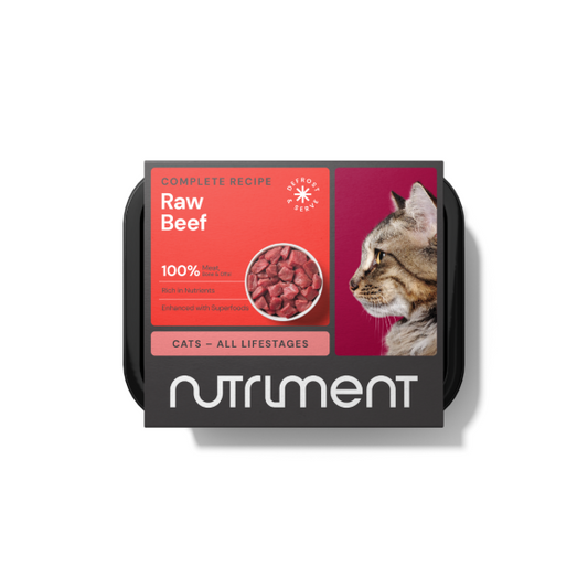 Cat Beef Dinner 175g features tabby cat profile on raw beef packaging with red details.