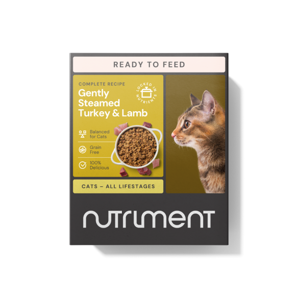 Cat Gently Steamed Turkey & Lamb 395g offers easy storage and raw nutrition for your feline friend.